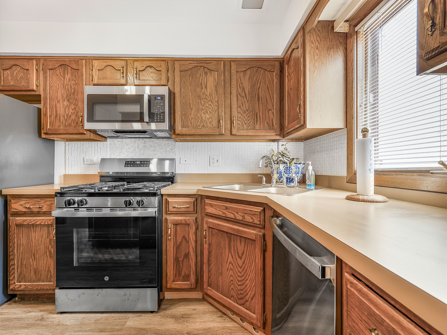 3615 N Pacific Avenue Property Photo 9