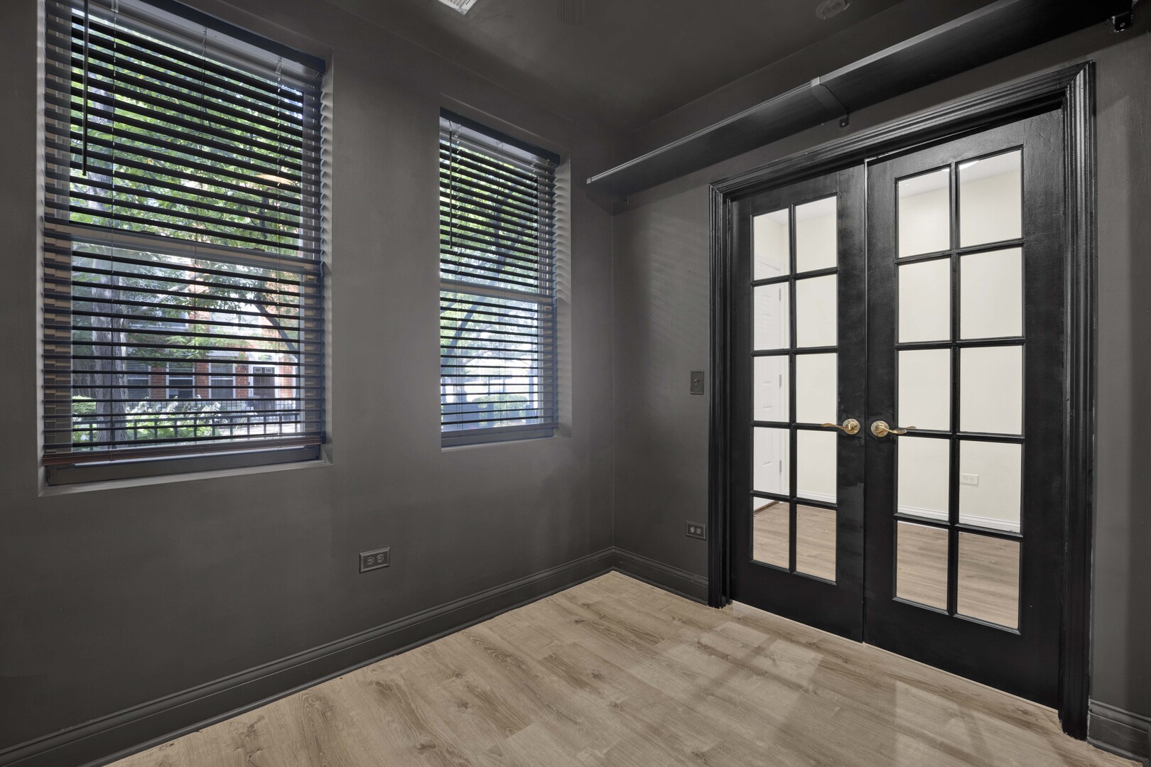 2503 S Calumet Avenue Property Photo 4