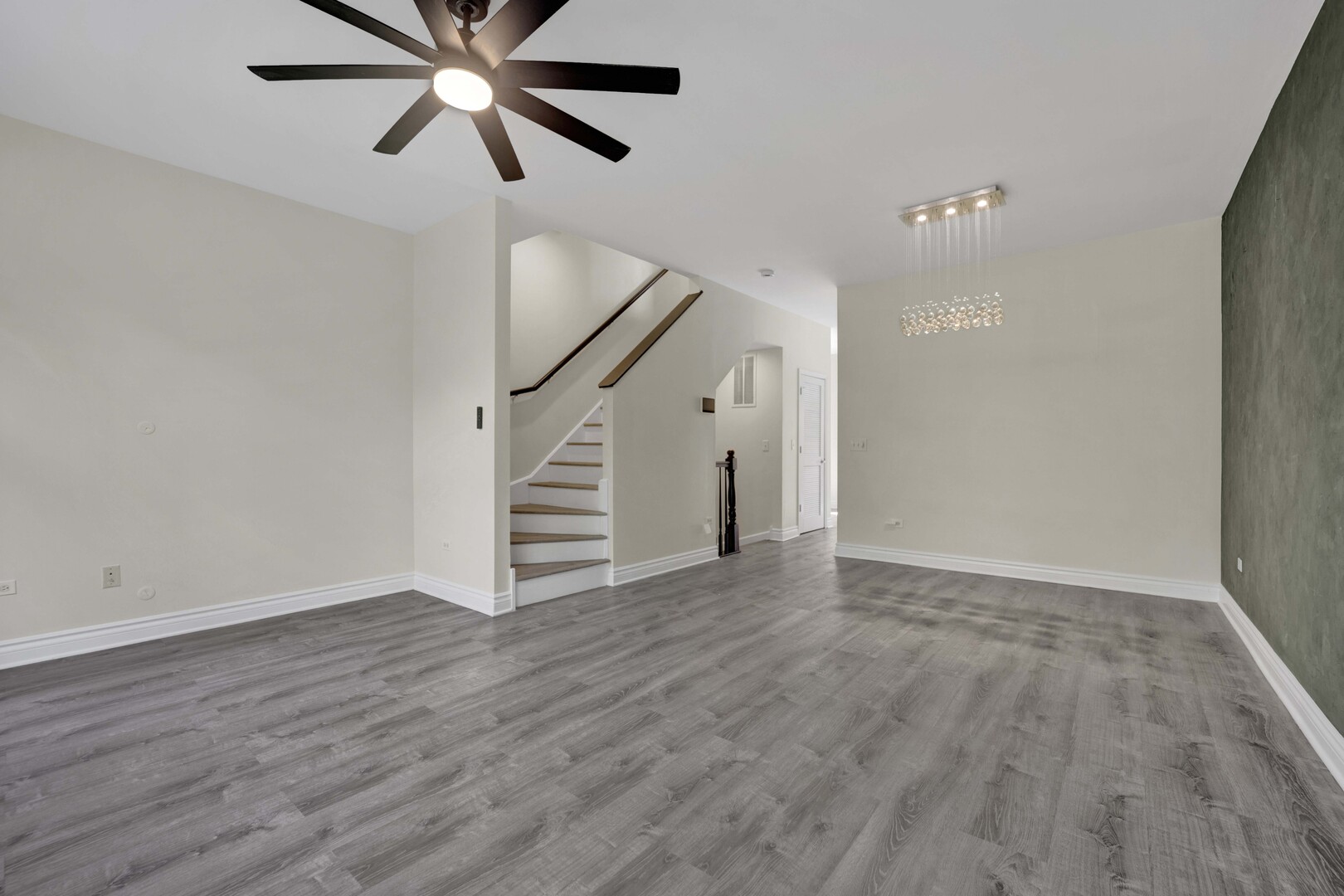 2503 S Calumet Avenue Property Photo 9