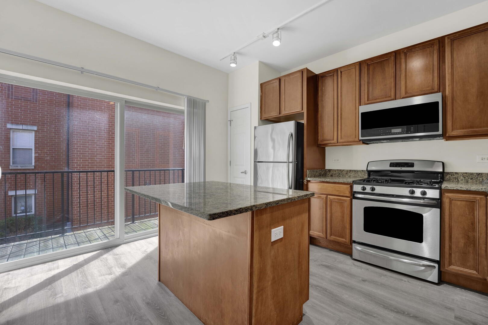 2503 S Calumet Avenue Property Photo 10