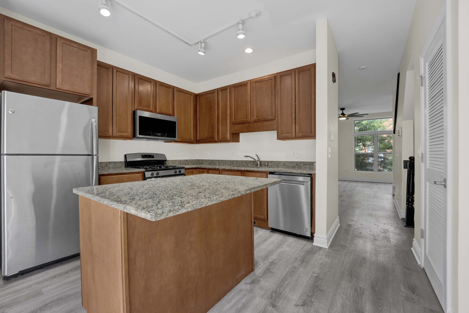 2503 S Calumet Avenue Property Photo 12
