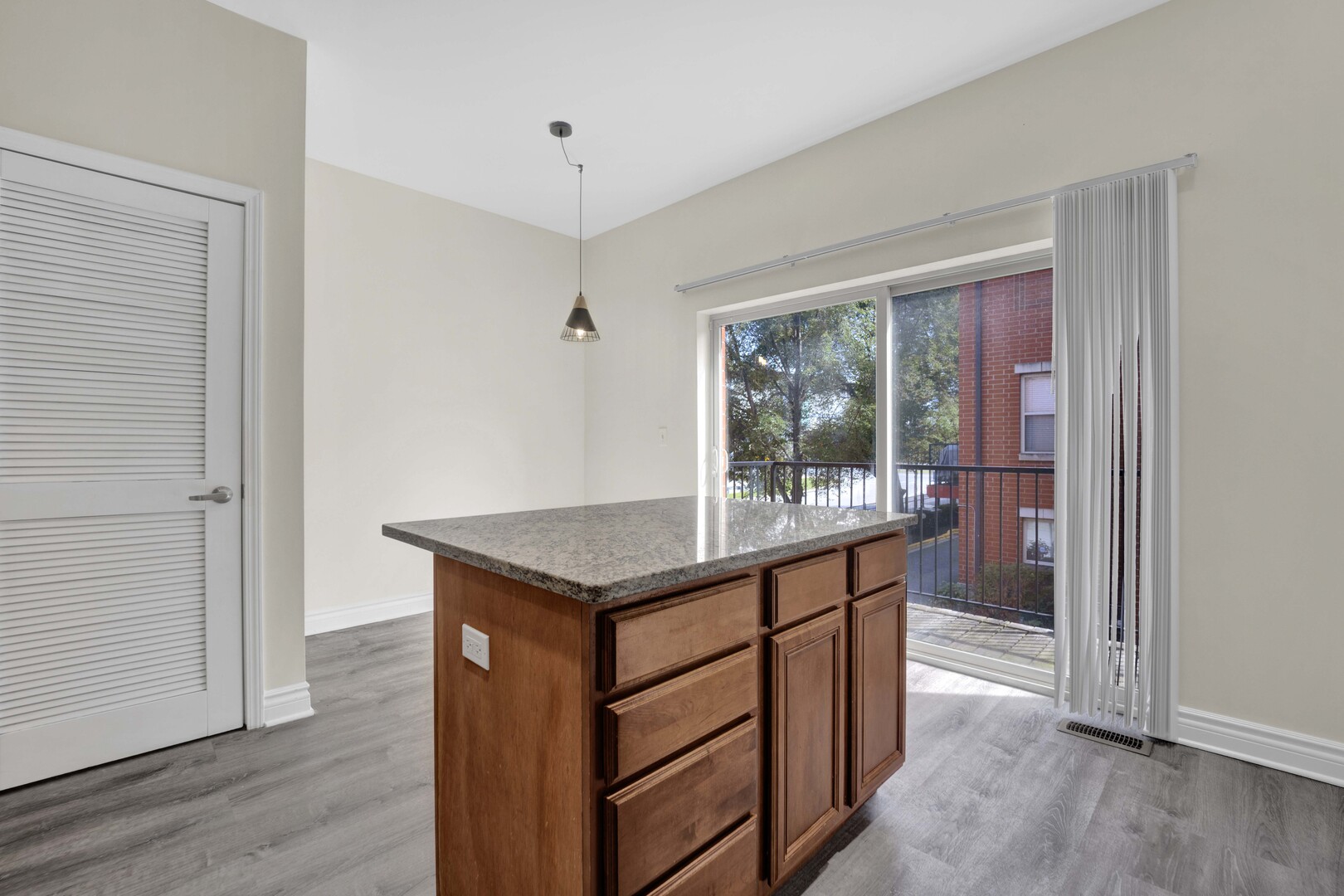 2503 S Calumet Avenue Property Photo 14