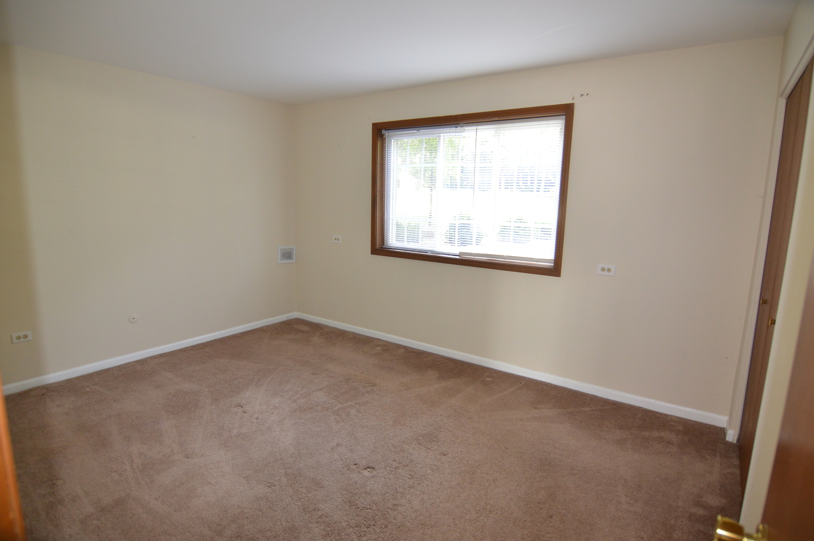 372 Eastern Avenue 372 Property Photo 8