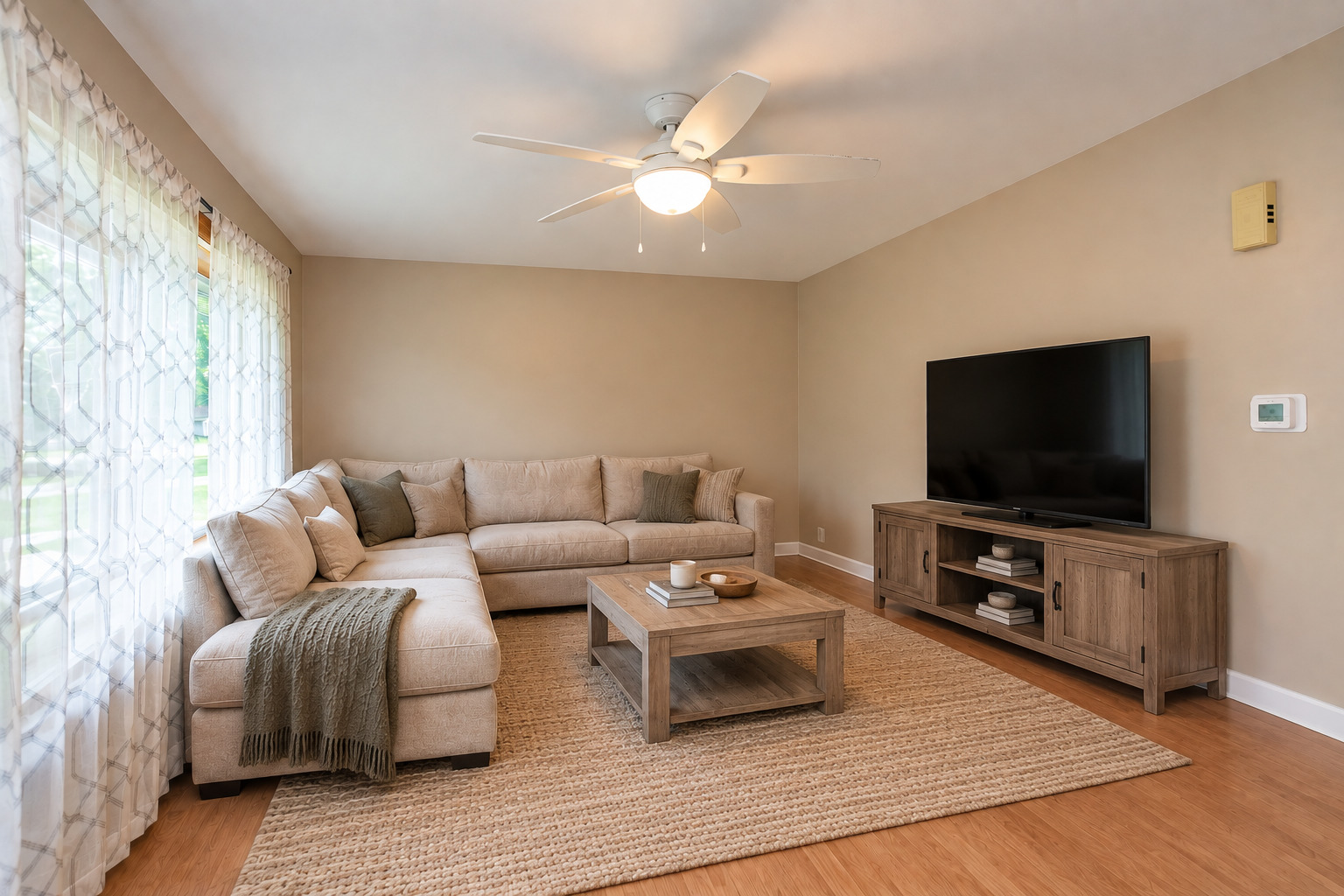 5112 W Greenbrier Drive Property Photo 2