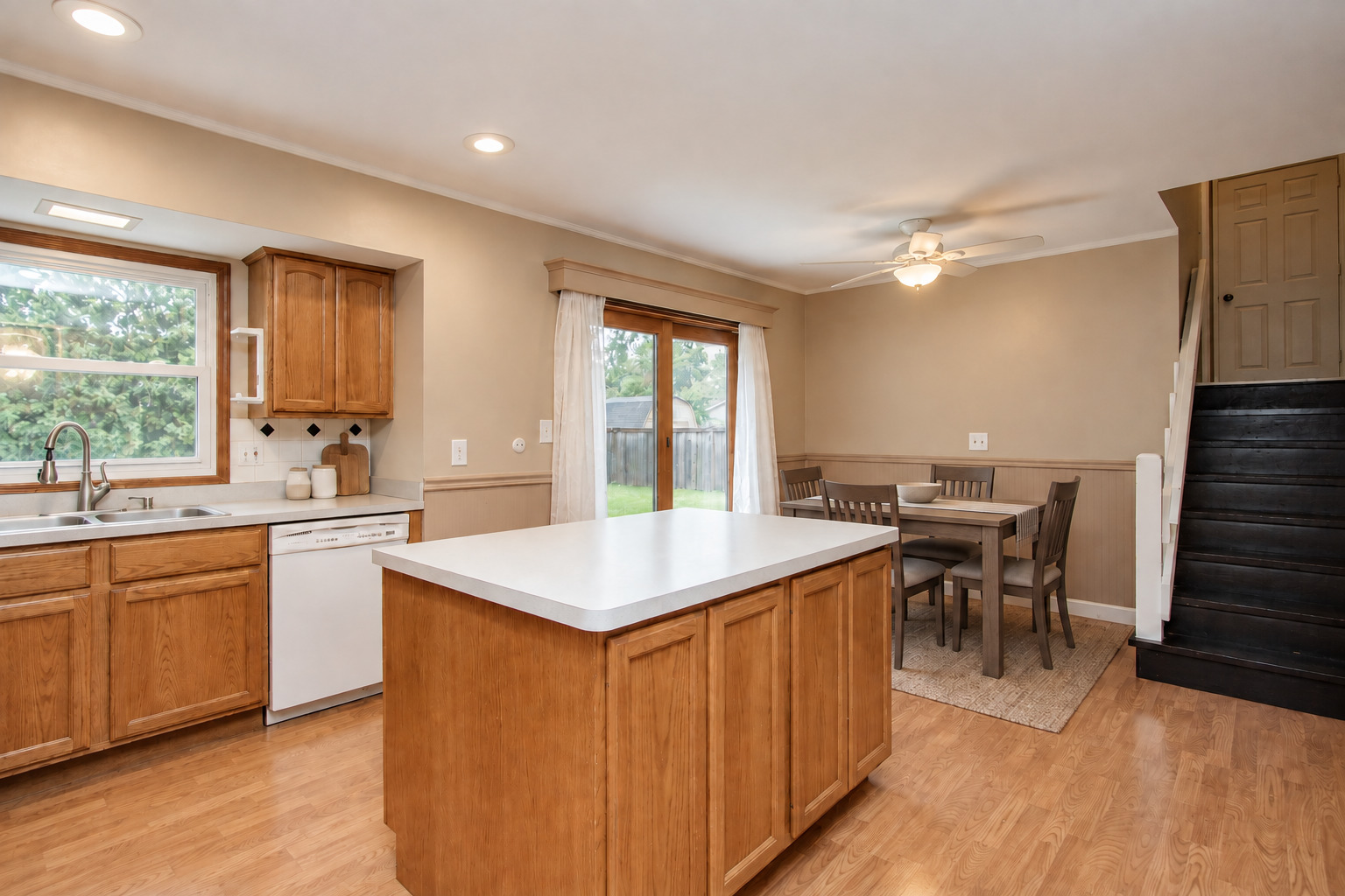 5112 W Greenbrier Drive Property Photo 4