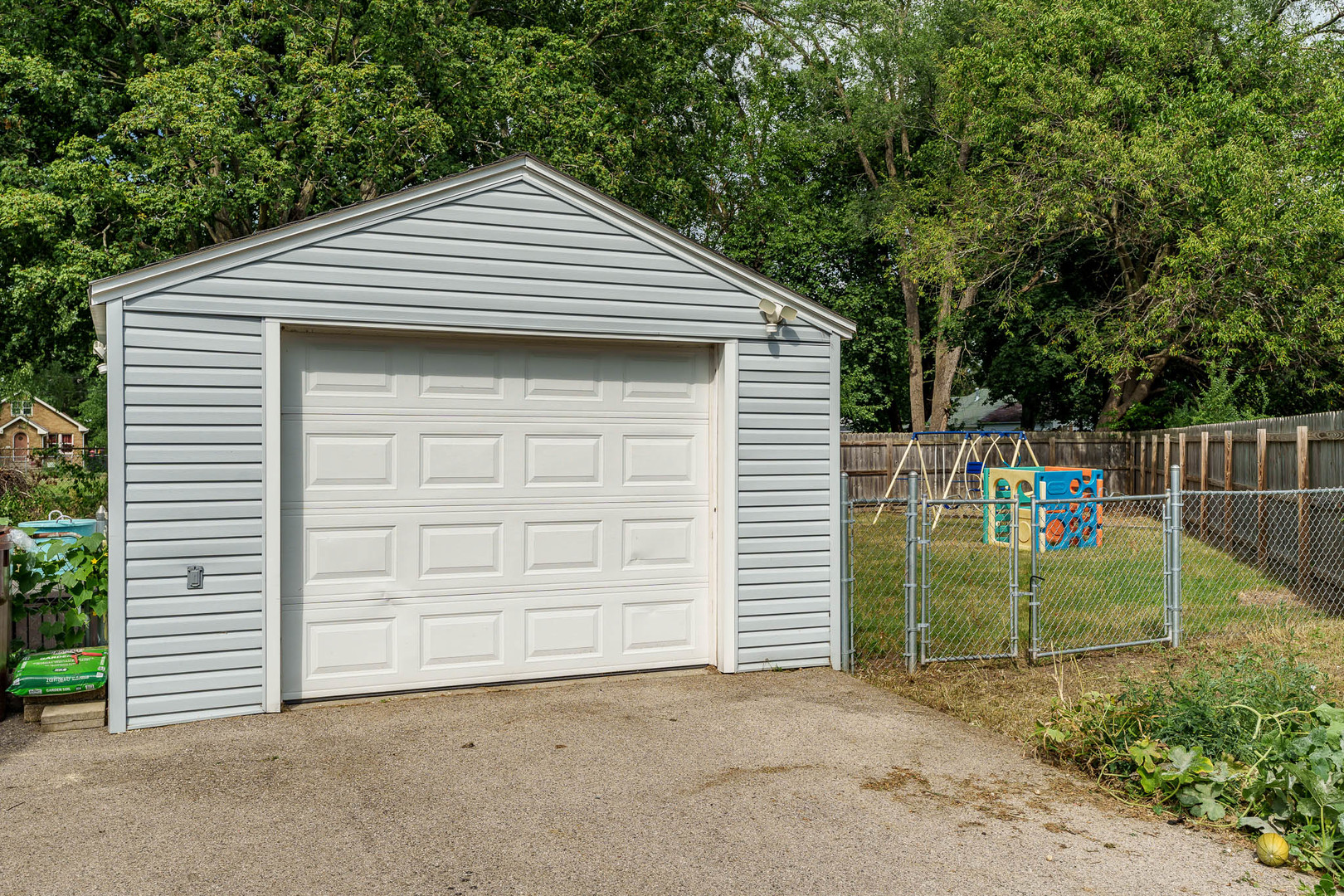 2411 Knight Avenue Property Photo 3