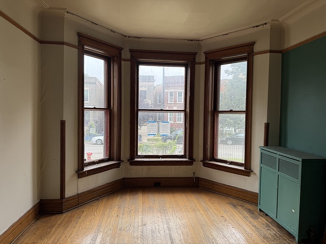 6625 S Woodlawn Avenue Property Photo 3