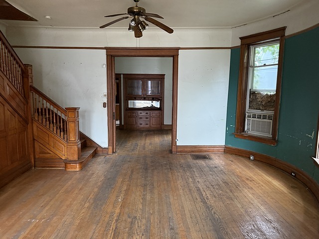 6625 S Woodlawn Avenue Property Photo 5