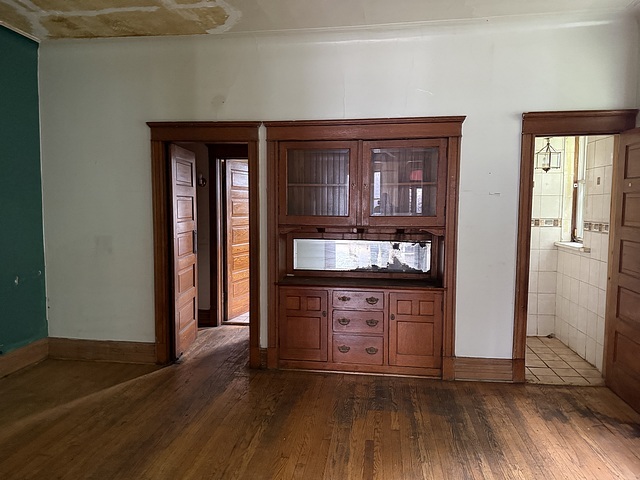 6625 S Woodlawn Avenue Property Photo 7