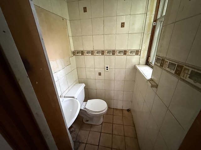 6625 S Woodlawn Avenue Property Photo 8