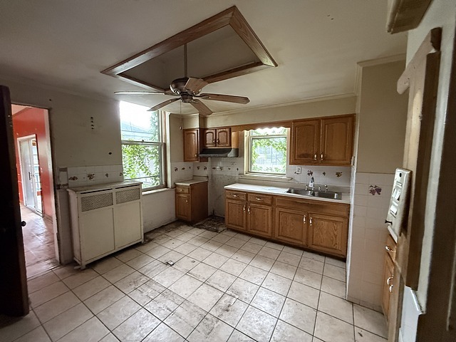 6625 S Woodlawn Avenue Property Photo 10