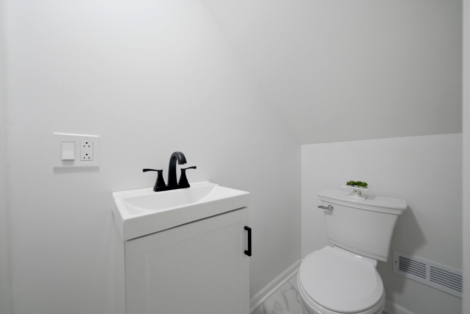 7948 S Colfax Avenue Property Photo 28