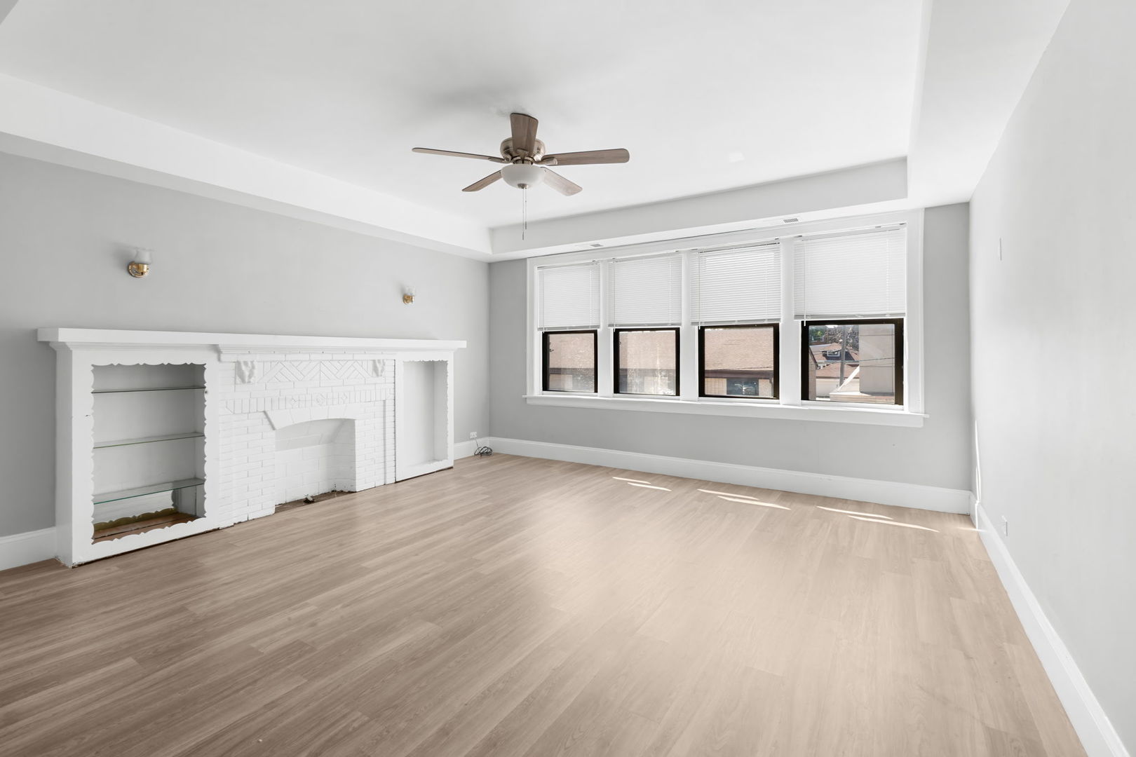6431 N California Avenue Property Photo 2