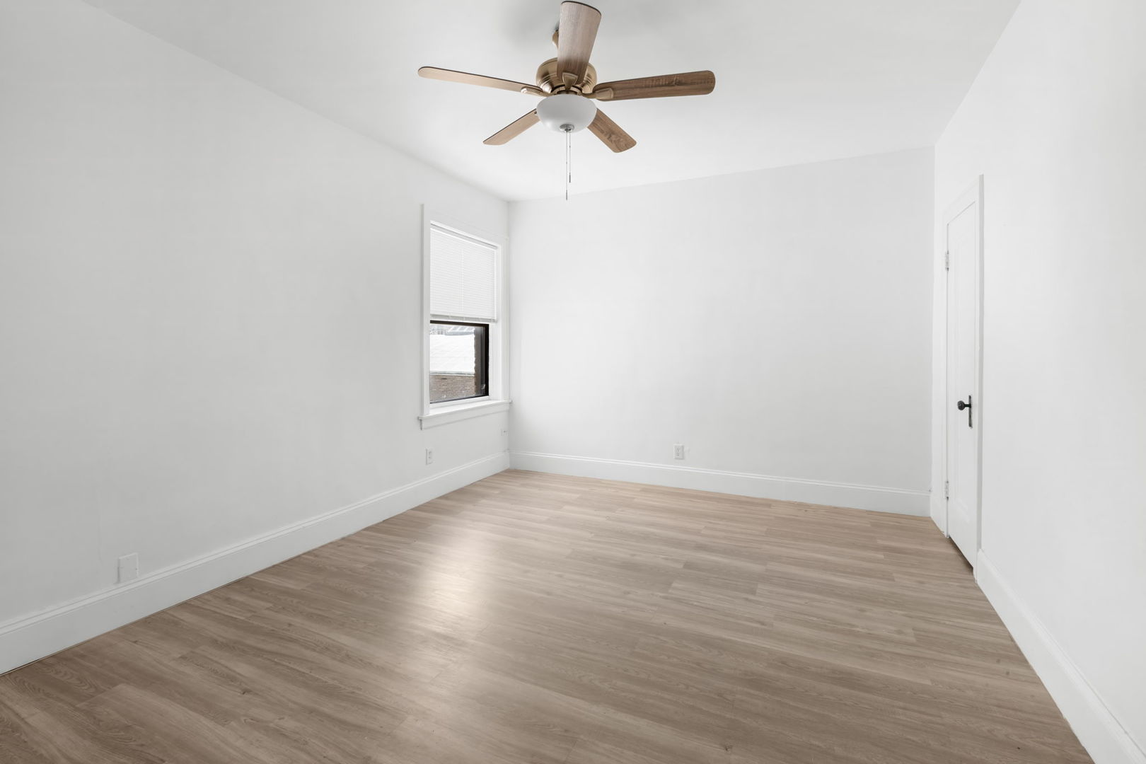 6431 N California Avenue Property Photo 7