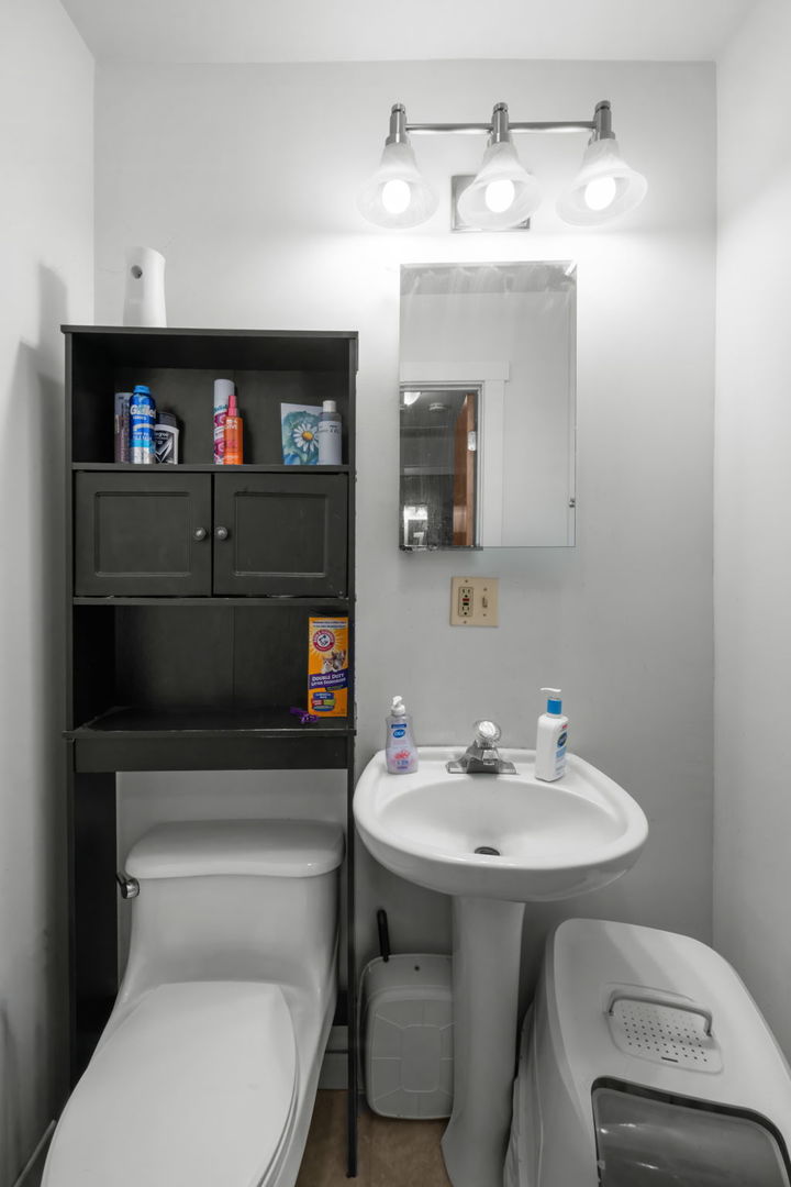 6431 N California Avenue Property Photo 12