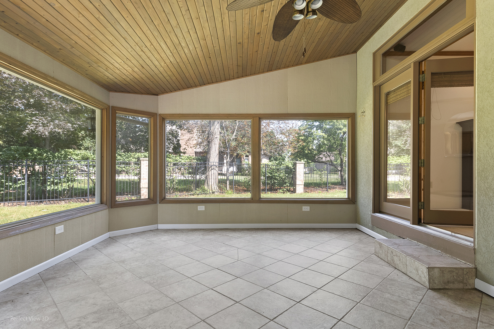 2027 Oak Forest Drive Property Photo 6