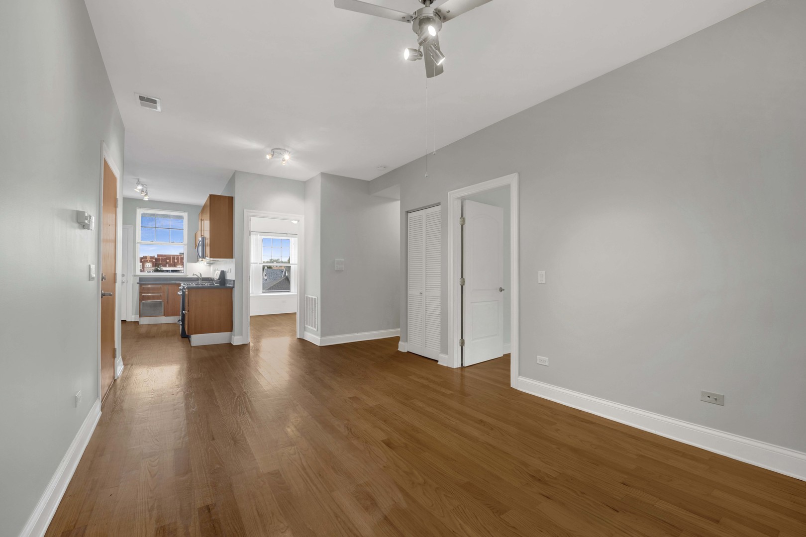 3408 W Sunnyside Avenue 3 Property Photo 6