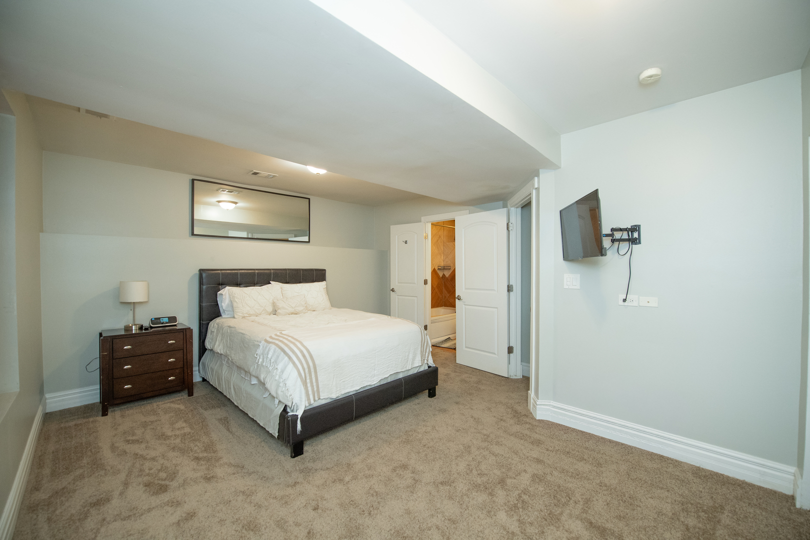 4852 S Prairie Avenue 1b Property Photo 13