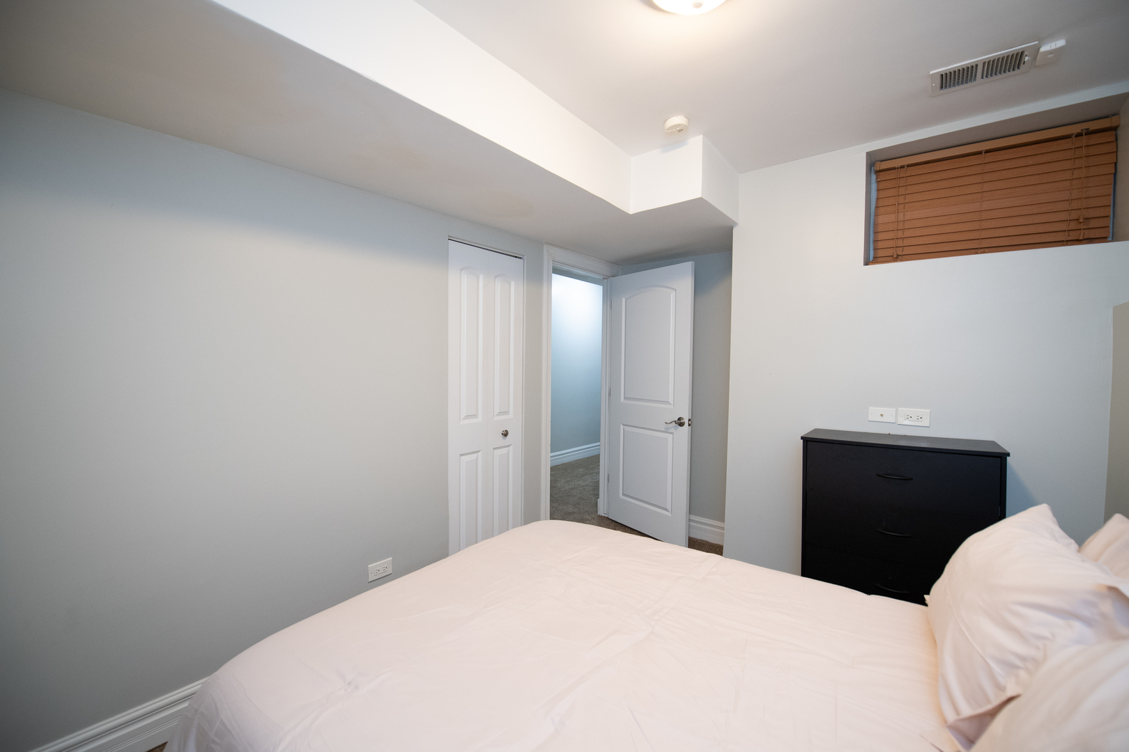 4852 S Prairie Avenue 1b Property Photo 17