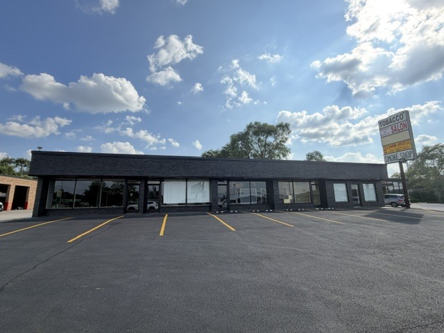 345 E North Avenue Property Photo 1