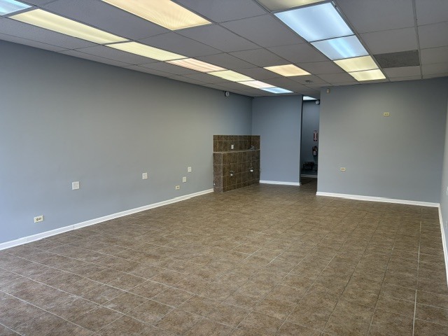 345 E North Avenue Property Photo 4