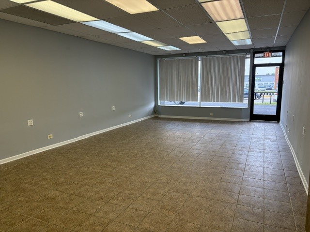 345 E North Avenue Property Photo 5