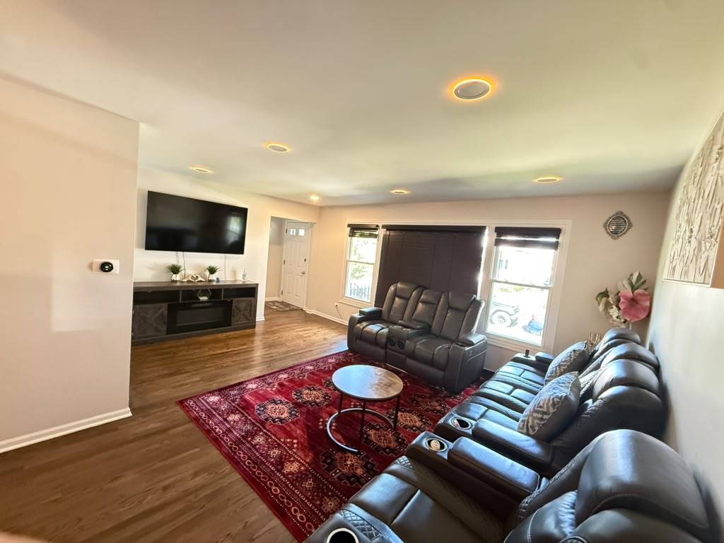 3524 N Natoma Avenue Property Photo 4