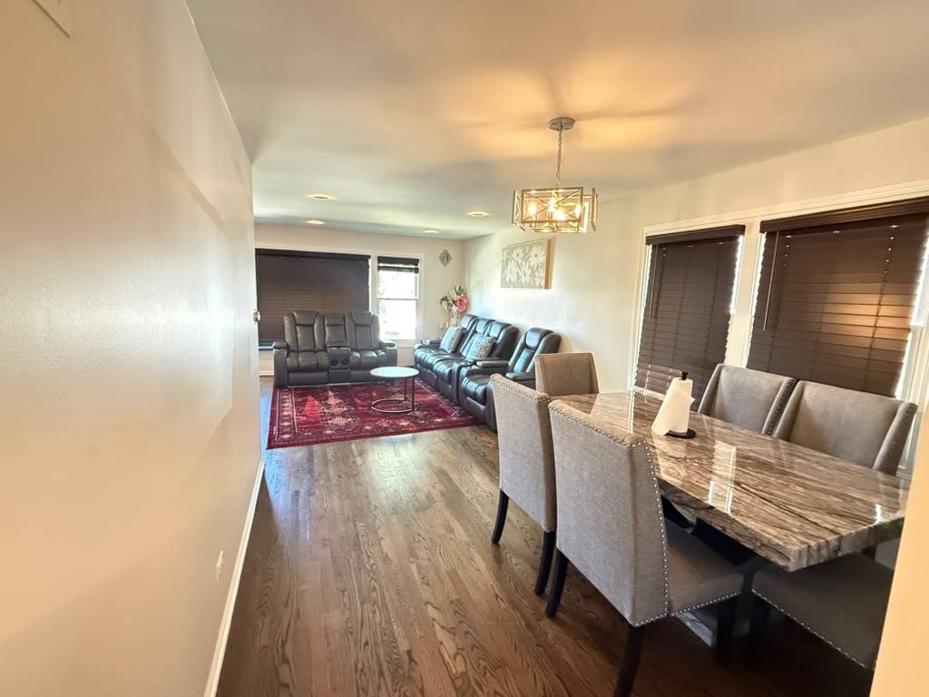3524 N Natoma Avenue Property Photo 5