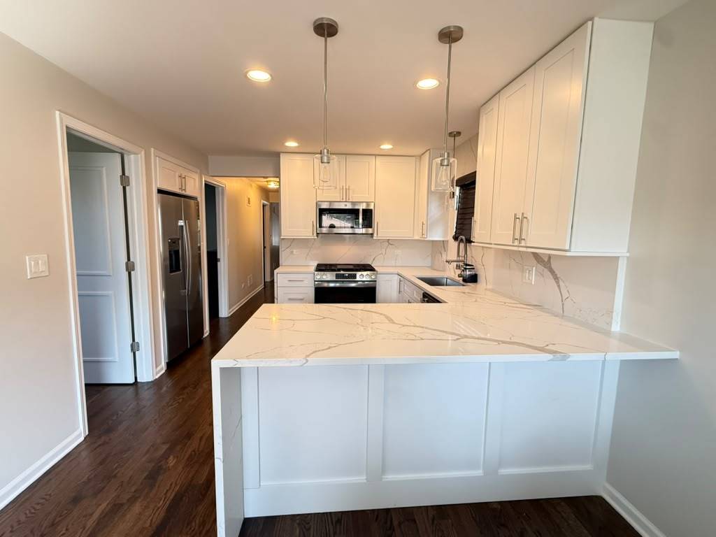 3524 N Natoma Avenue Property Photo 6