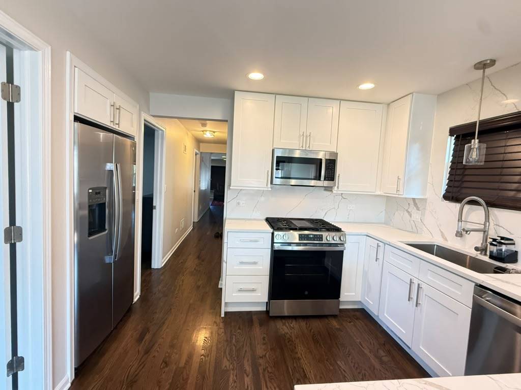 3524 N Natoma Avenue Property Photo 7