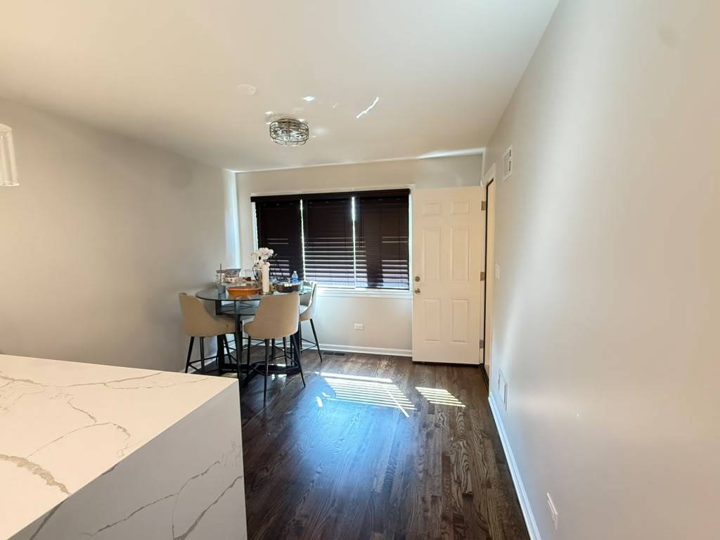3524 N Natoma Avenue Property Photo 19