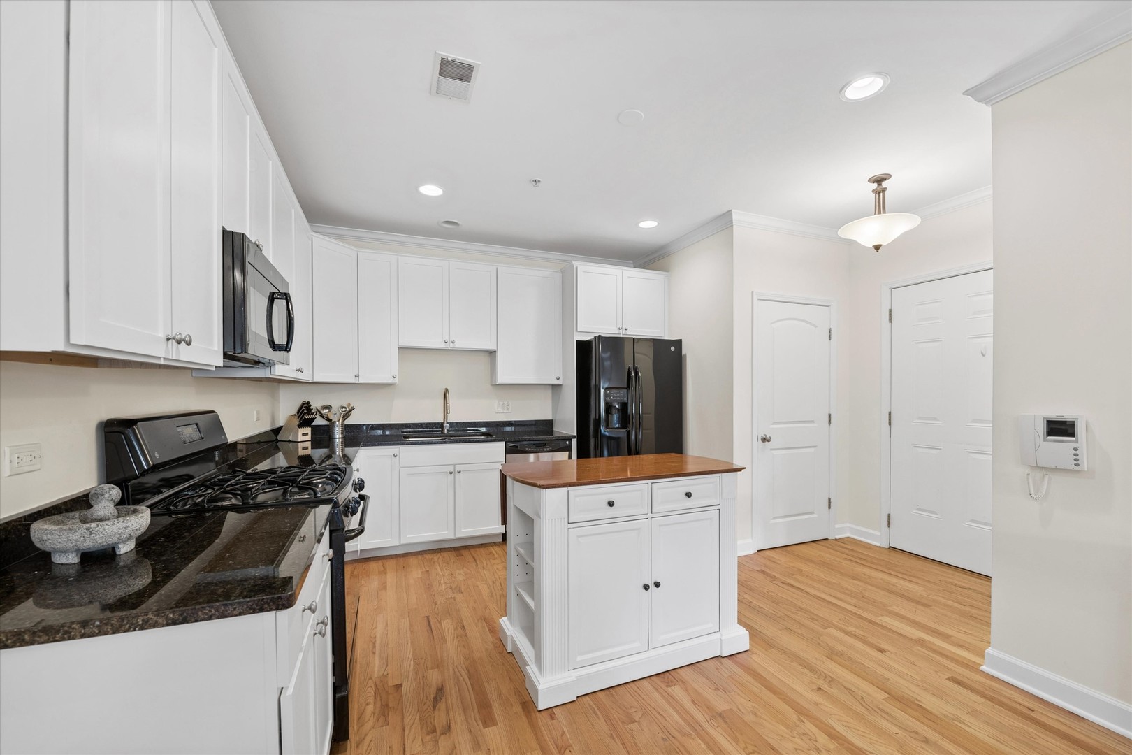 110 S Marion Street 201 Property Photo 8