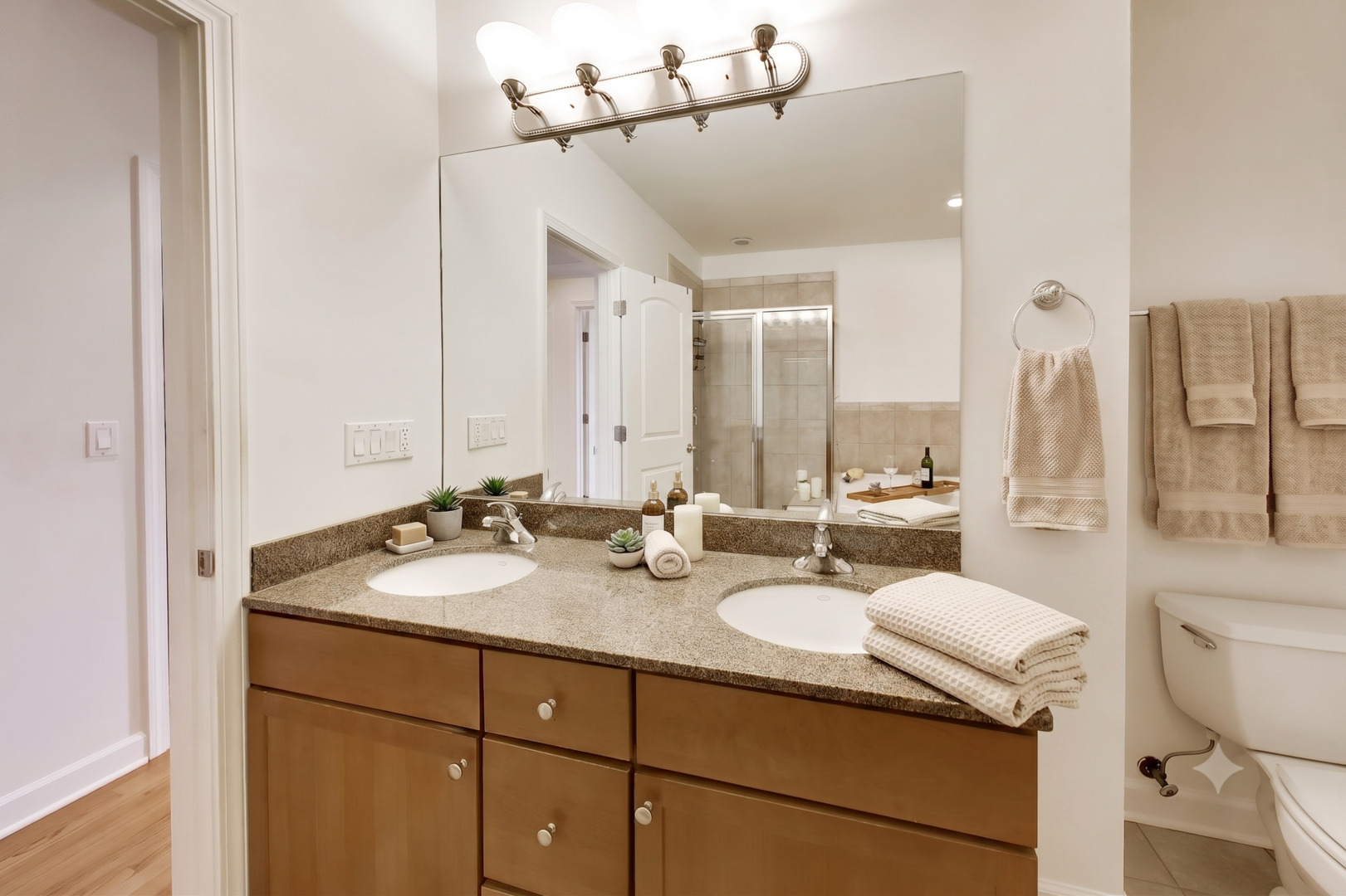 110 S Marion Street 201 Property Photo 13