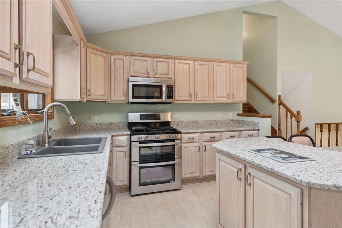 7645 W Rascher Avenue Property Photo 10