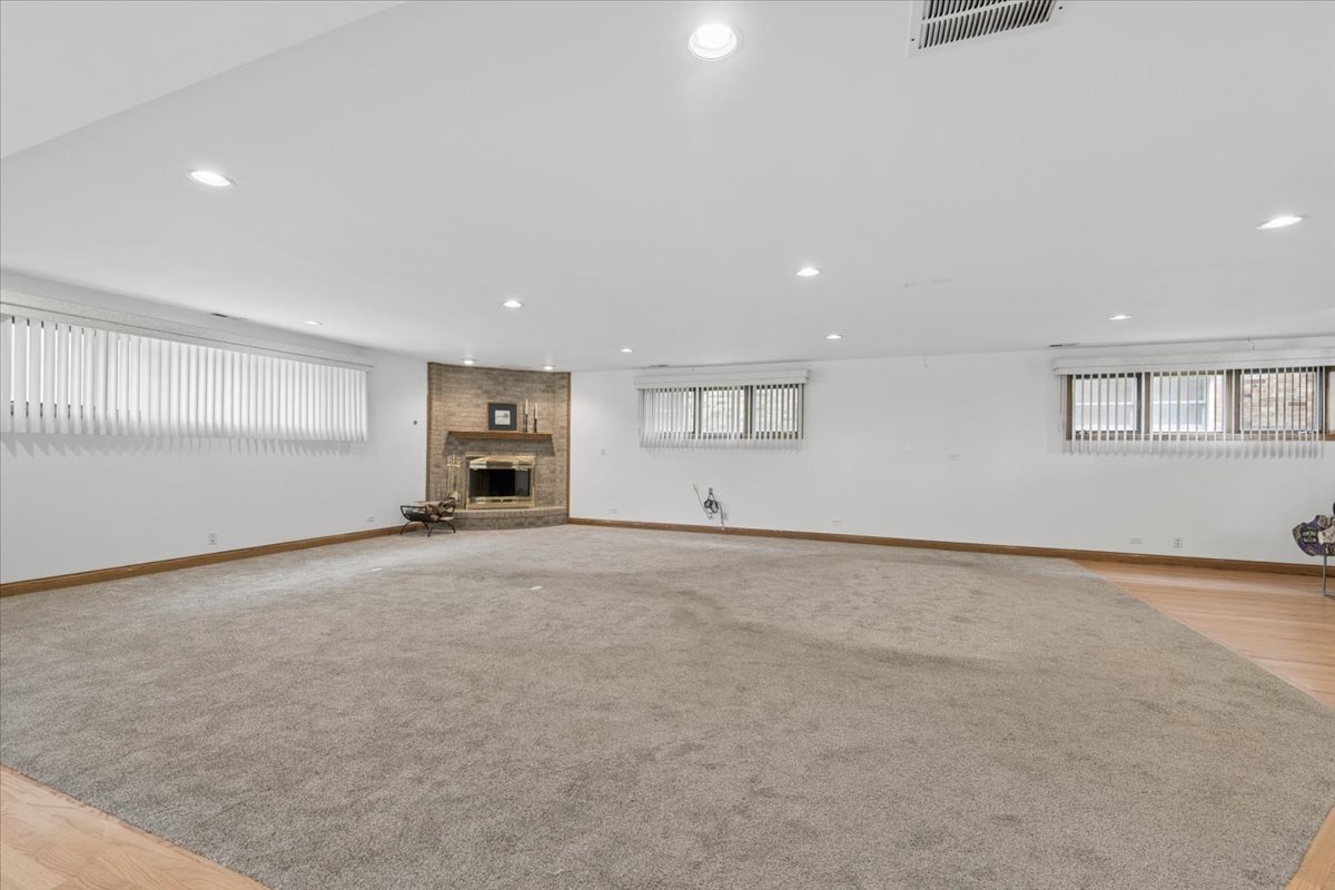 7645 W Rascher Avenue Property Photo 23