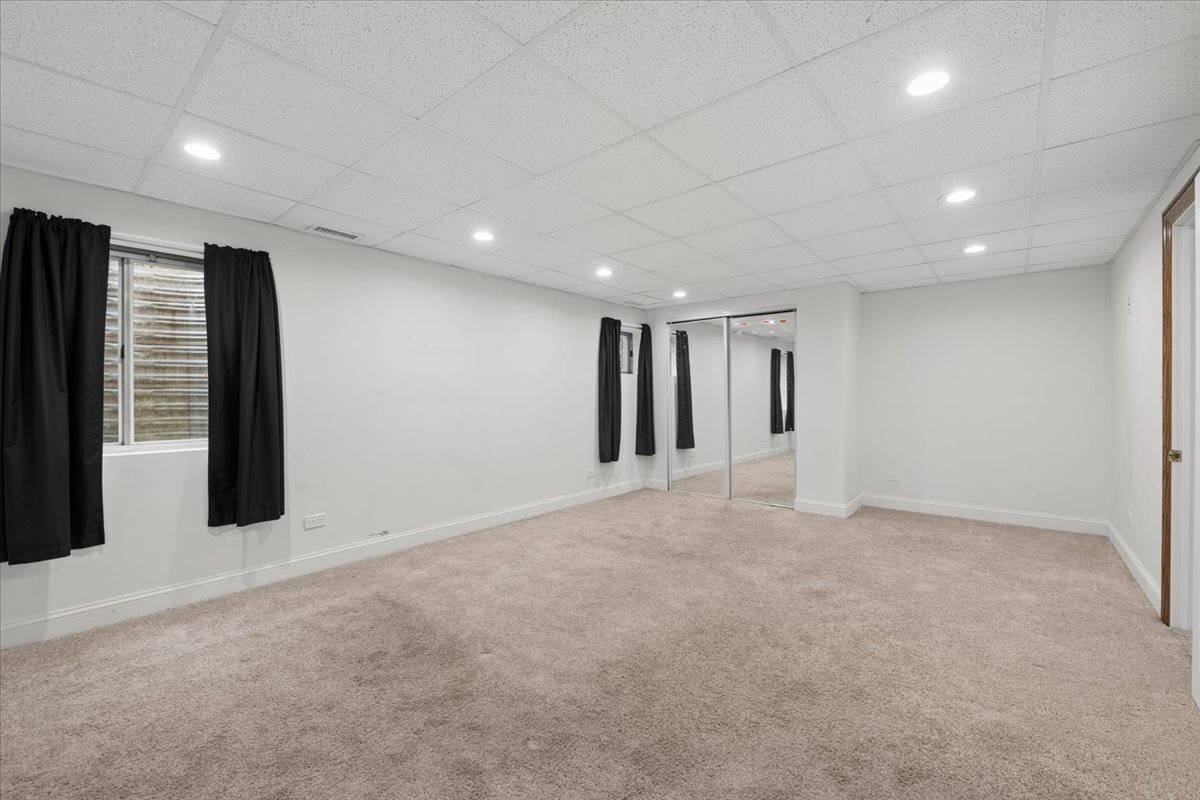 7645 W Rascher Avenue Property Photo 28