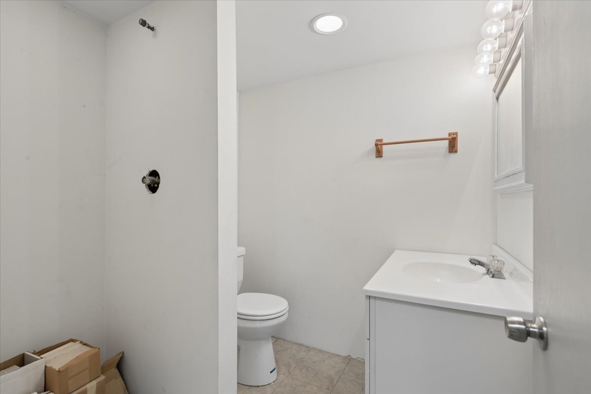 7645 W Rascher Avenue Property Photo 30
