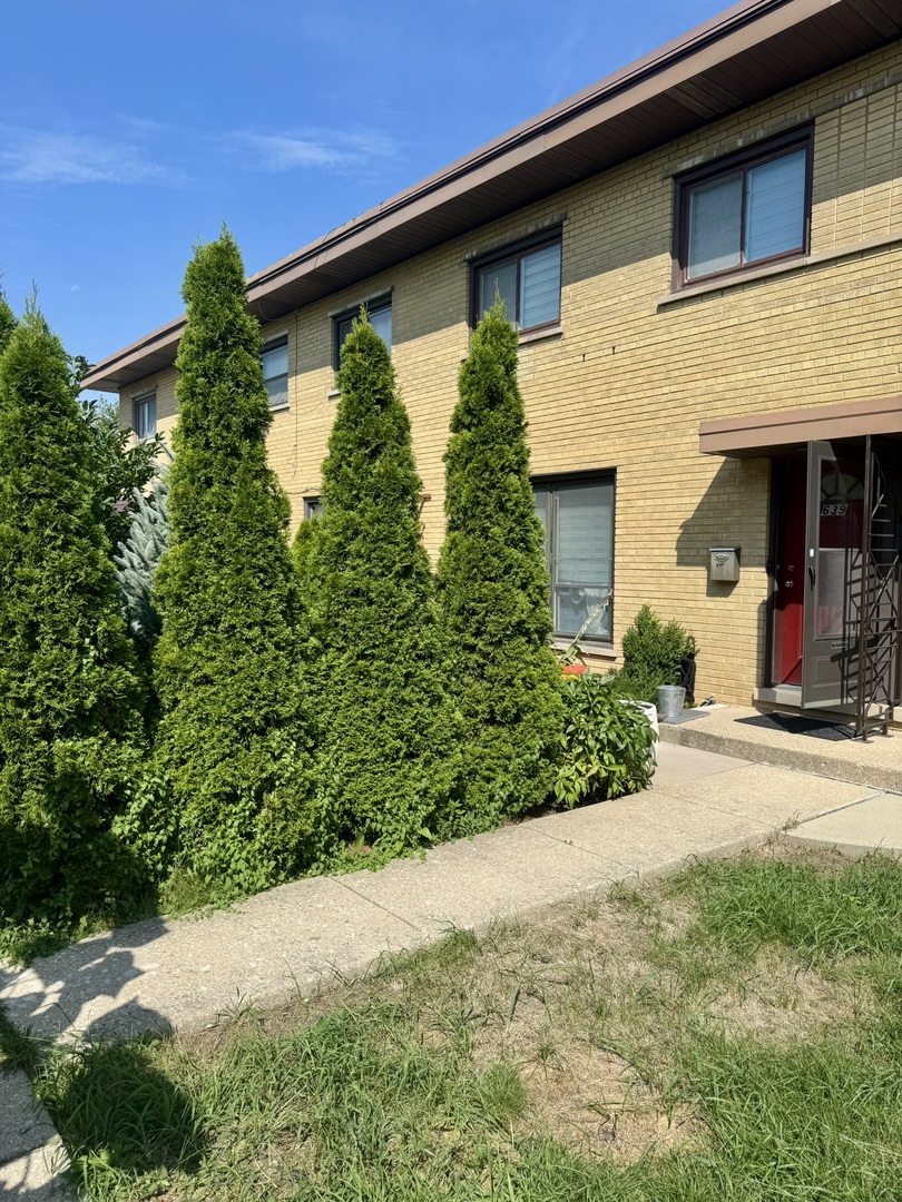 639 Maple Court Property Photo 2