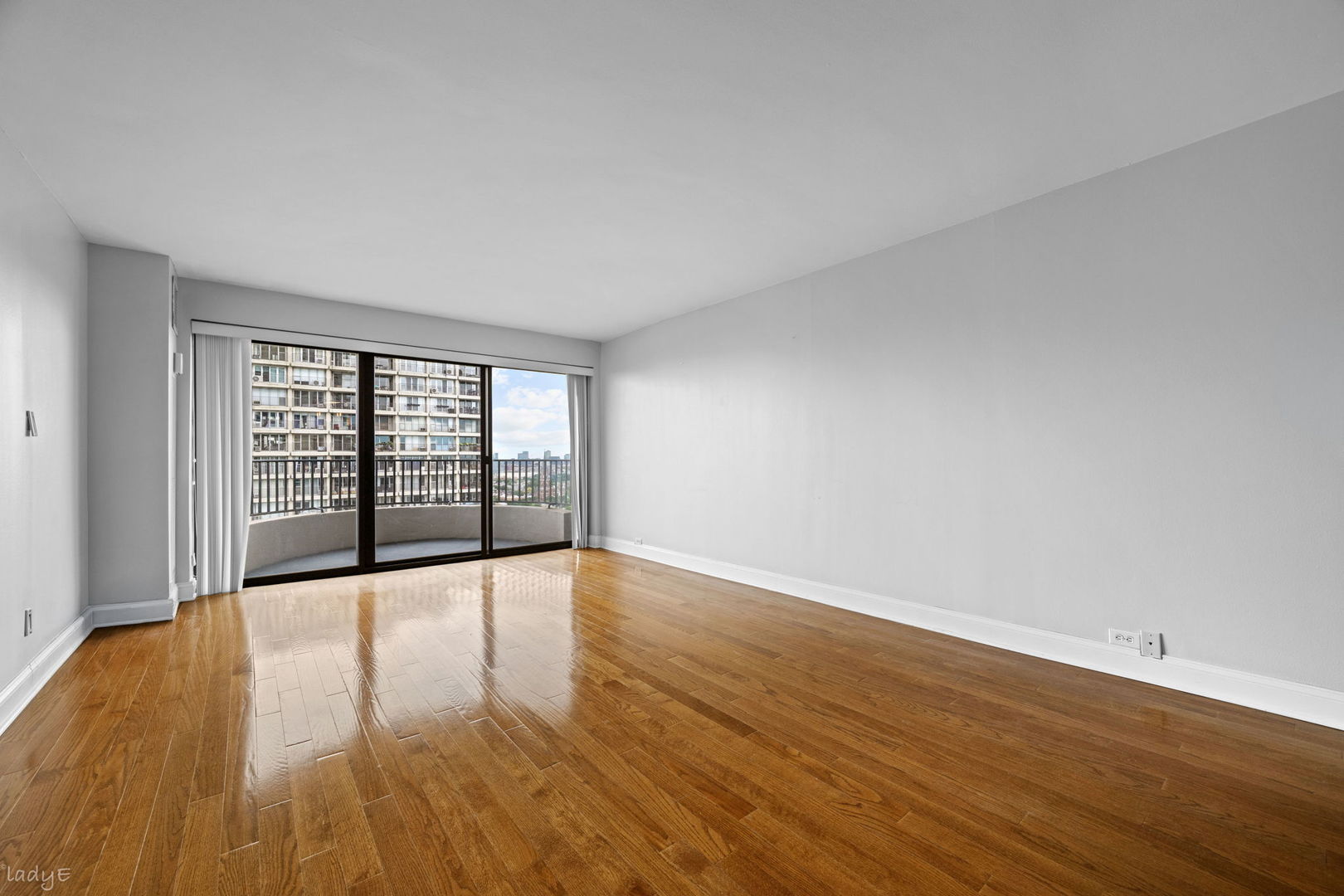 2020 N Lincoln Park West 24k Property Photo 7