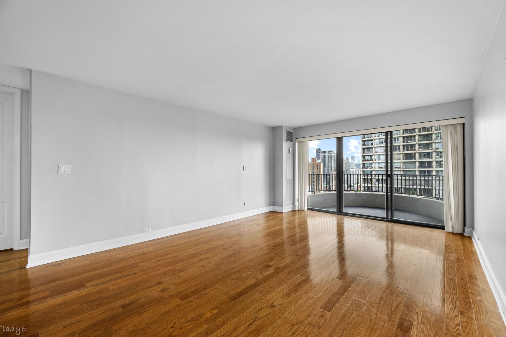 2020 N Lincoln Park West 24k Property Photo 8