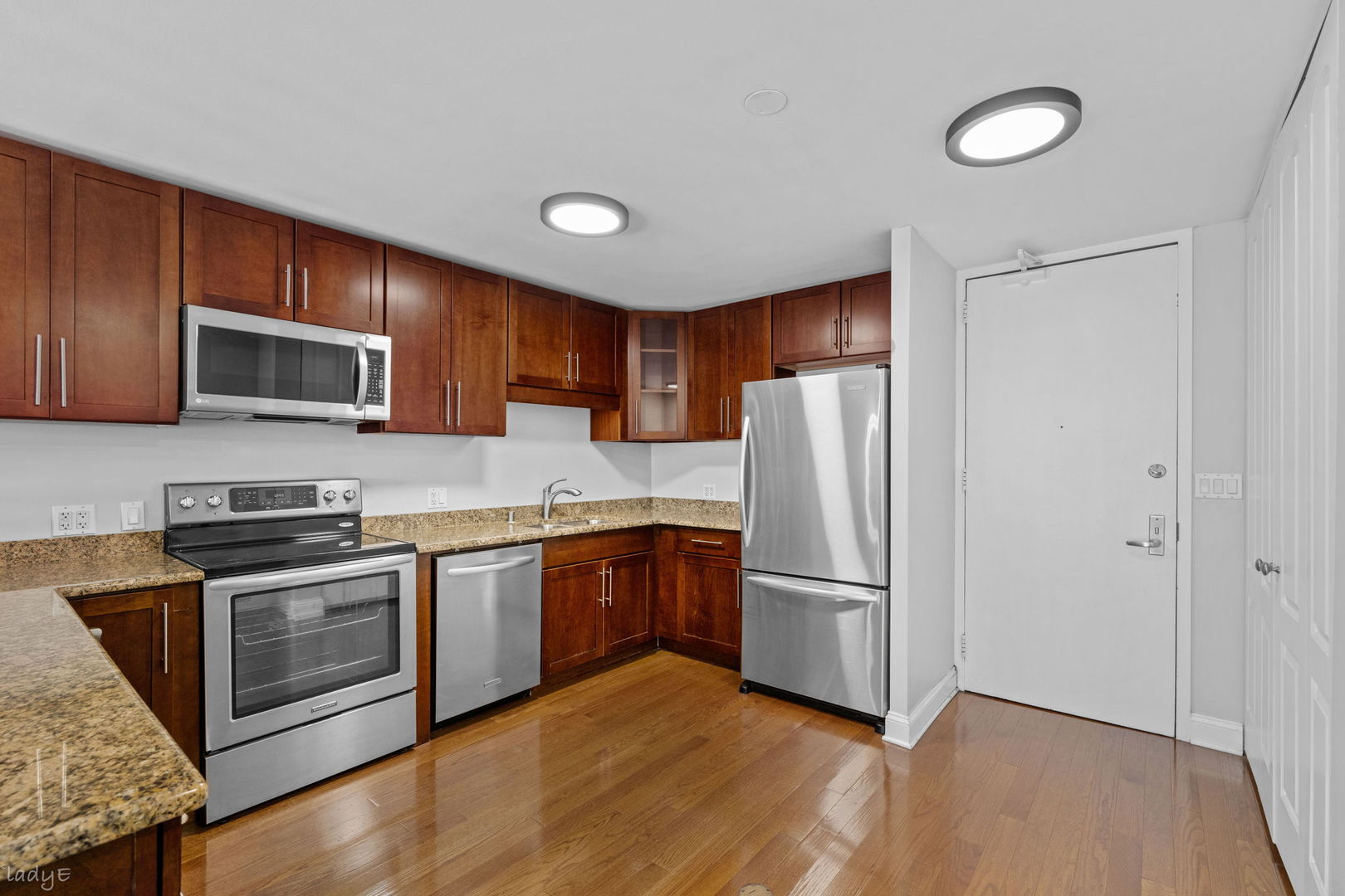 2020 N Lincoln Park West 24k Property Photo 11