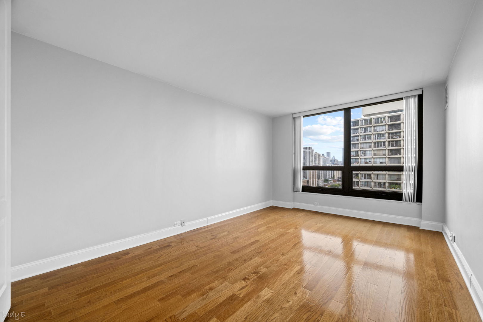 2020 N Lincoln Park West 24k Property Photo 15