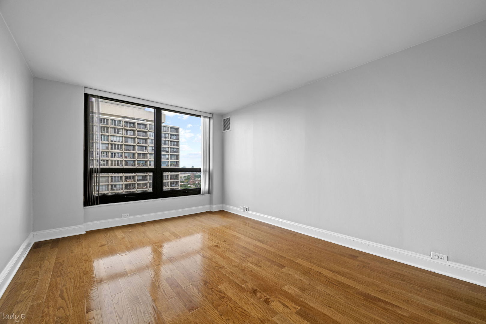 2020 N Lincoln Park West 24k Property Photo 16