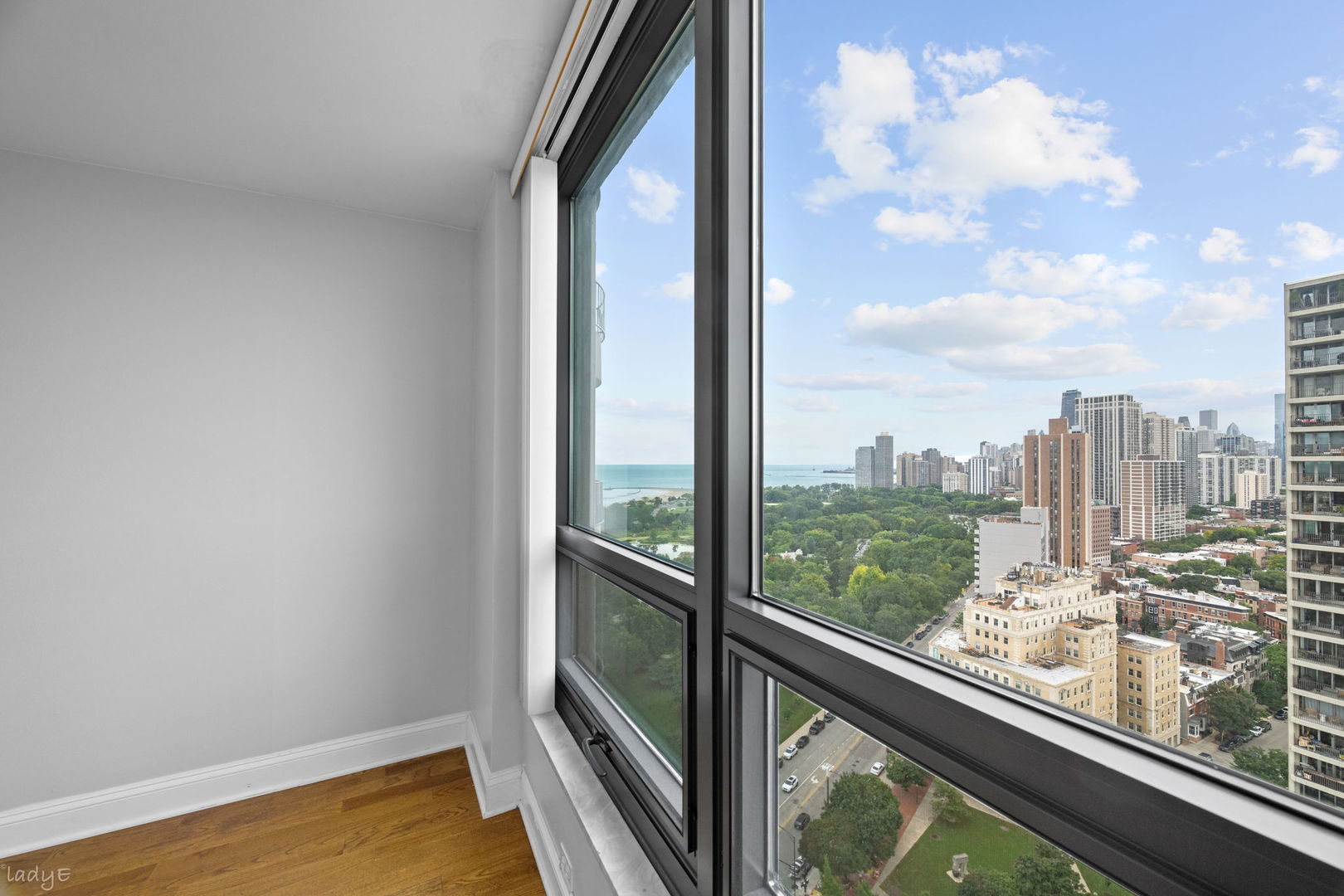 2020 N Lincoln Park West 24k Property Photo 17