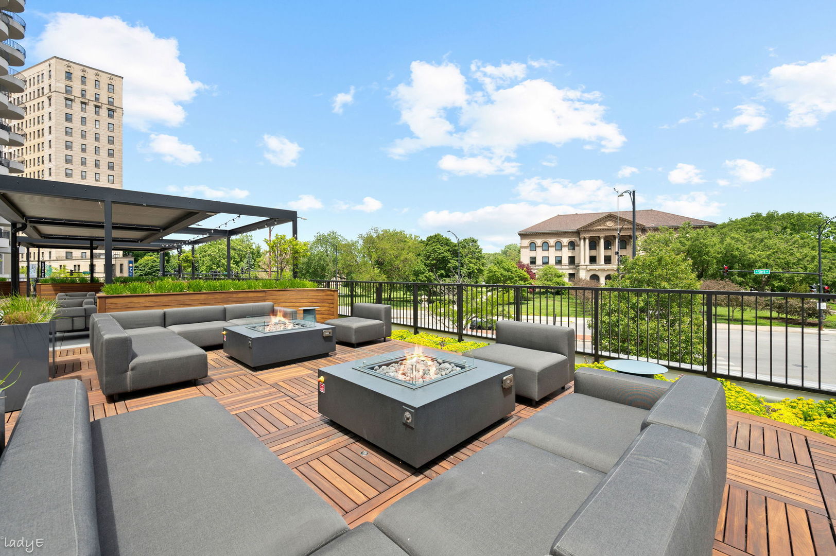 2020 N Lincoln Park West 24k Property Photo 33
