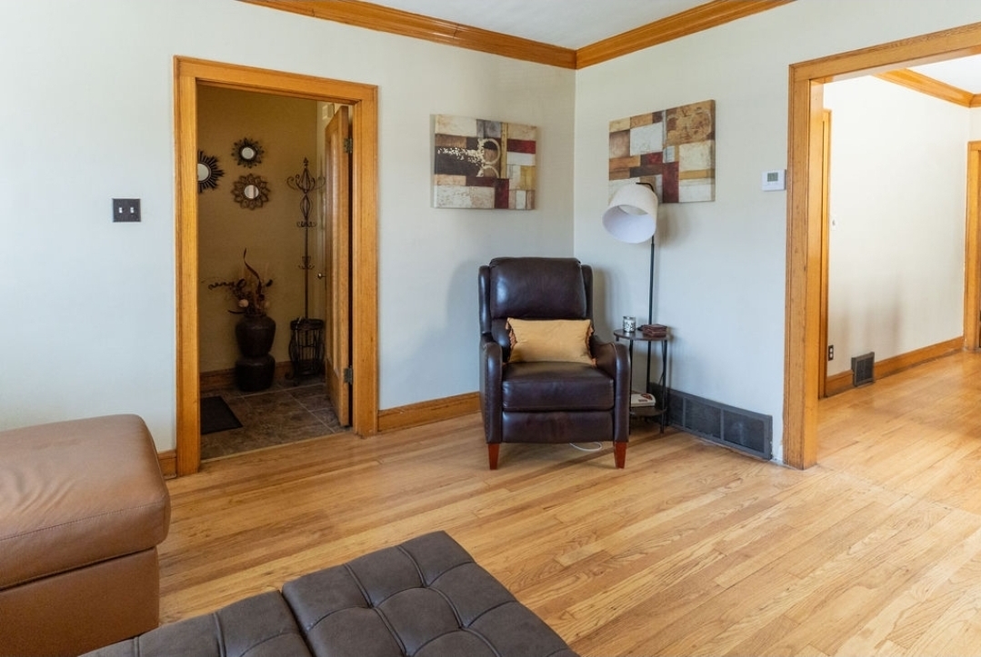6523 S Fairfield Avenue Property Photo 2