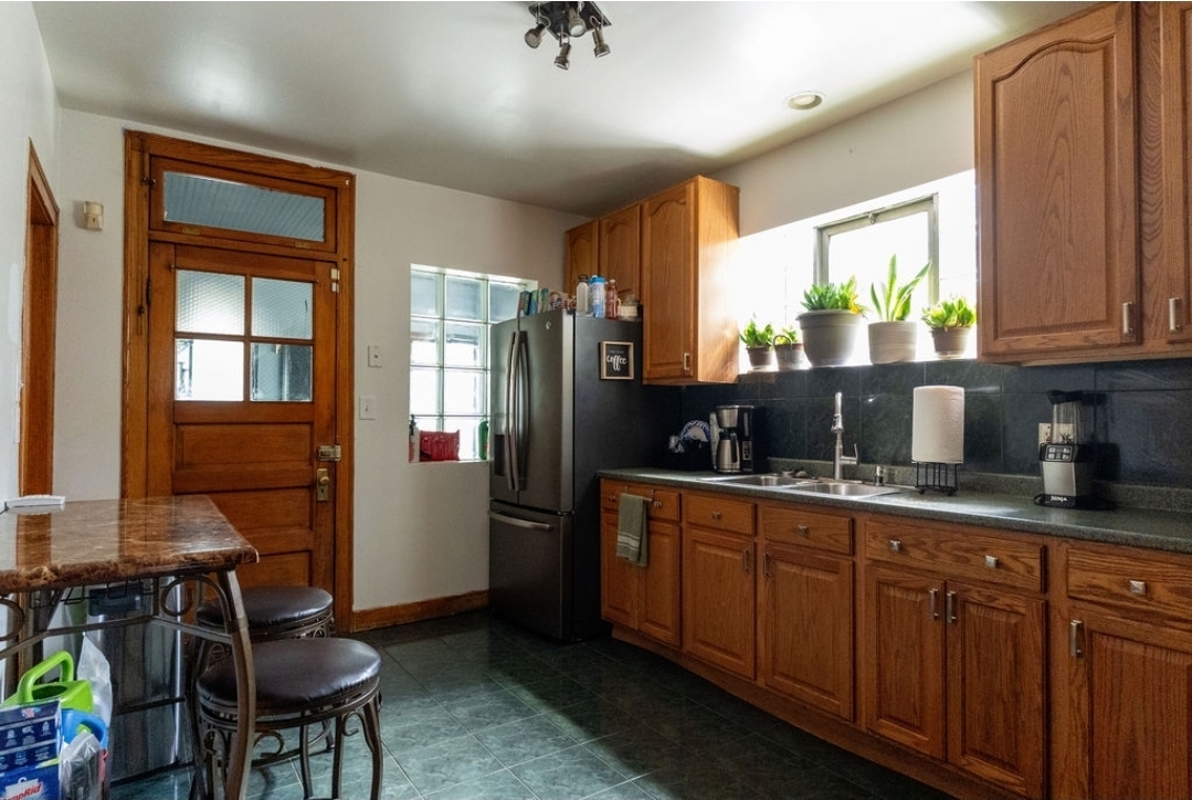 6523 S Fairfield Avenue Property Photo 12