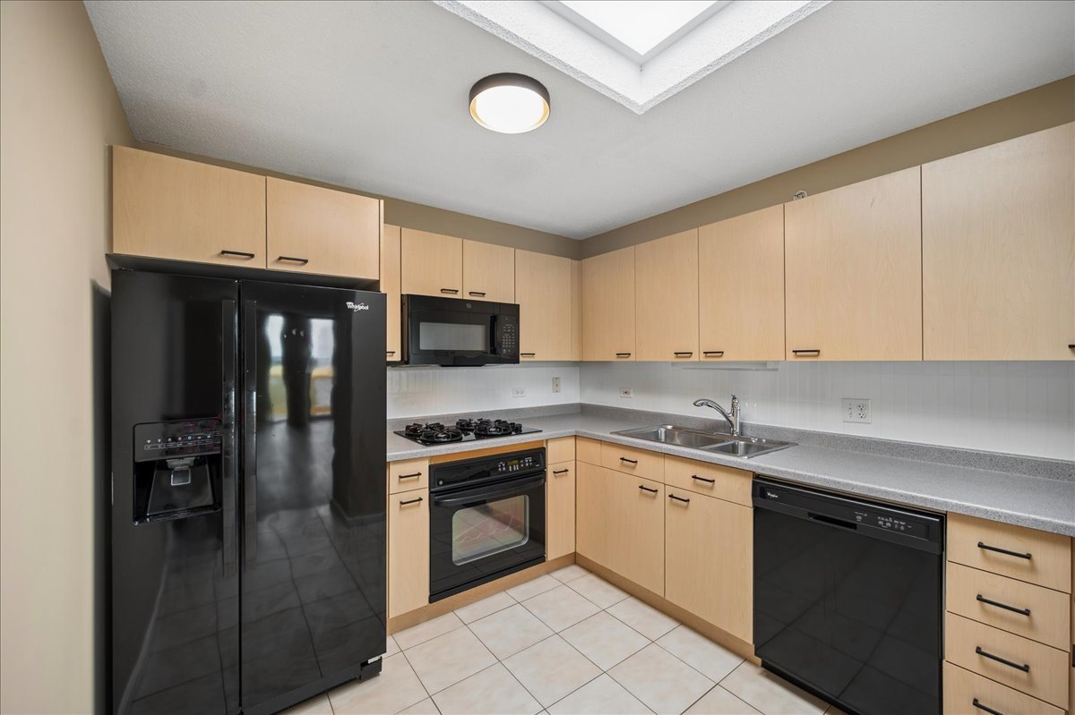 1580 Sherman Avenue Ph08 Property Photo 17