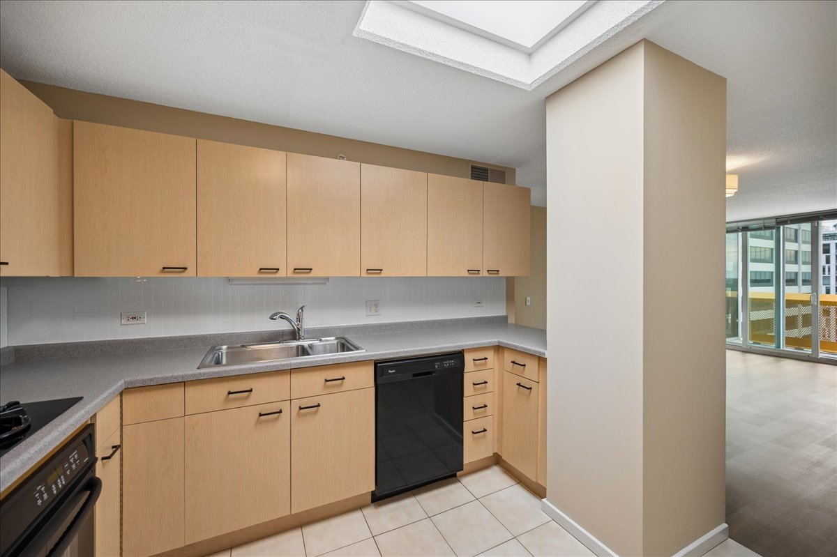 1580 Sherman Avenue Ph08 Property Photo 18