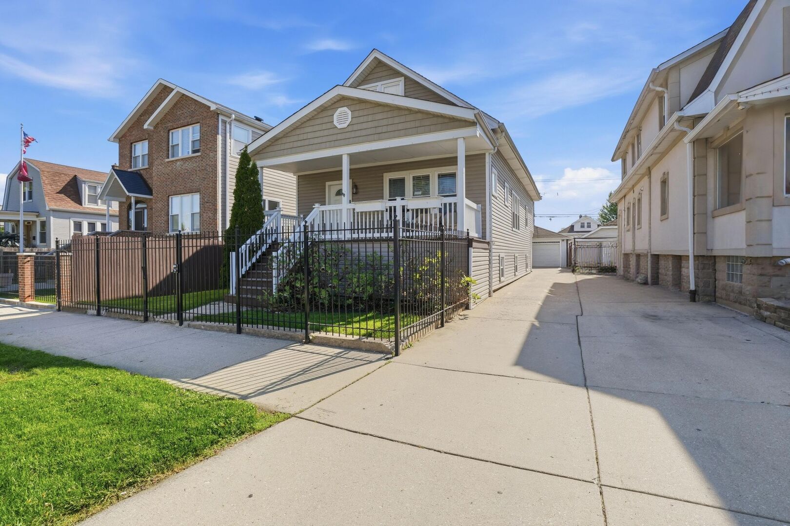 2923 N New England Avenue Property Photo 1